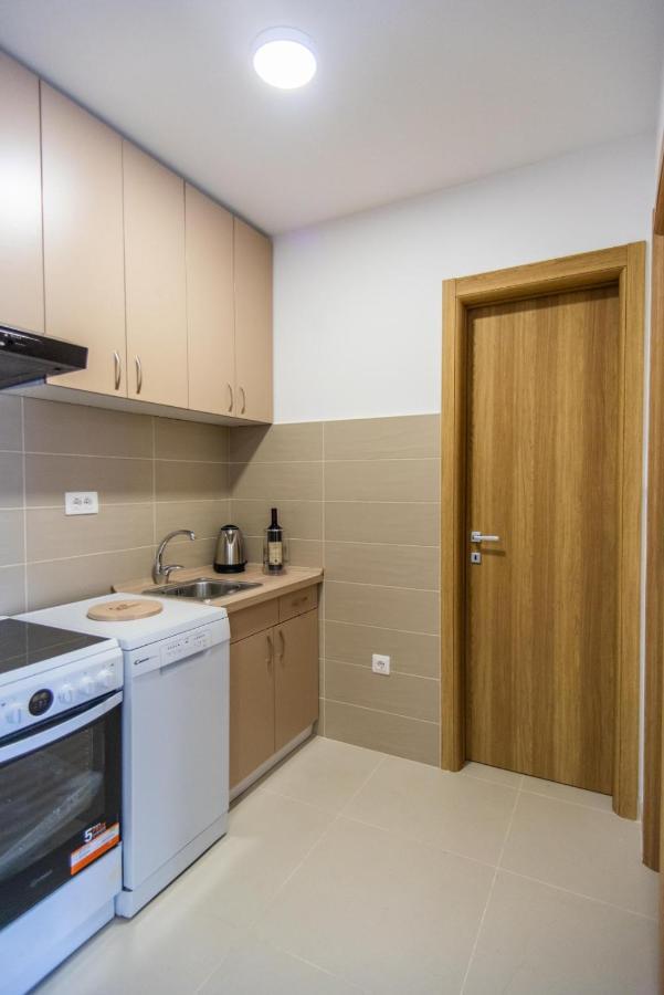 Sunny Hill Suite Ljubovic Ποντγορίτσα Εξωτερικό φωτογραφία