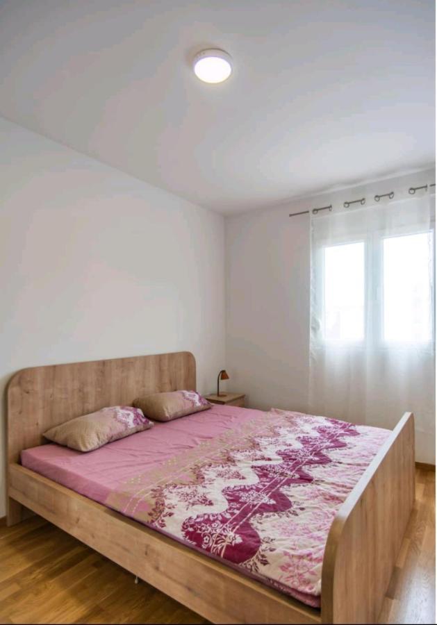 Sunny Hill Suite Ljubovic Ποντγορίτσα Εξωτερικό φωτογραφία